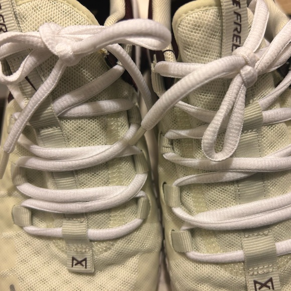 White and Maroon Nike Free Metcon 5 Sneakers - Picture 6 of 7